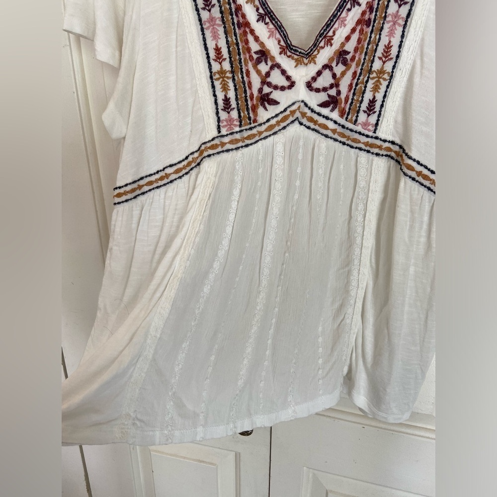 Knox Rose Boho Style Flowy White shirt with Embroidered detail size small - Picture 3 of 9